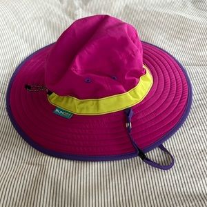 Reversable bucket hat